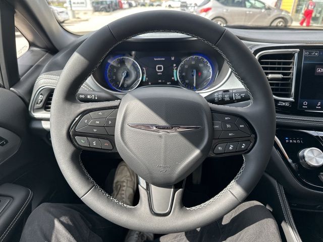 2026 Chrysler Pacifica Limited - Photo 27