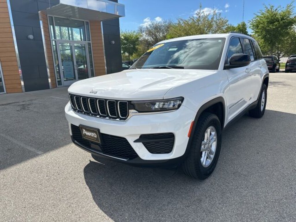 Used 2024 Jeep Grand Cherokee Laredo SUV