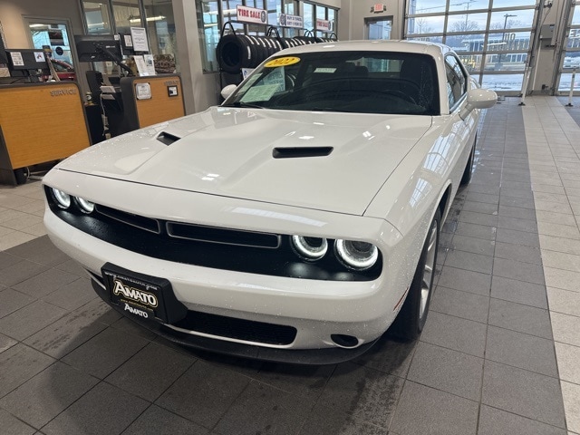 Used 2022 Dodge Challenger SXT with VIN 2C3CDZAGXNH249544 for sale in Milwaukee, WI