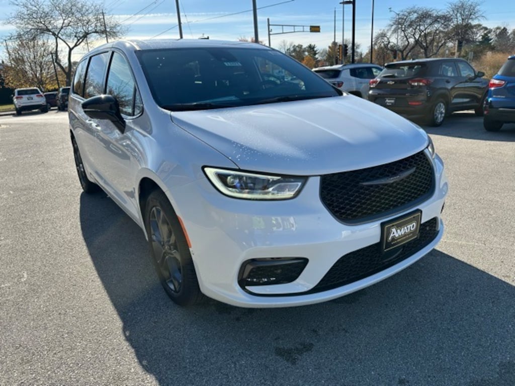 New 2026 Chrysler Pacifica SELECT AWD Passenger Van