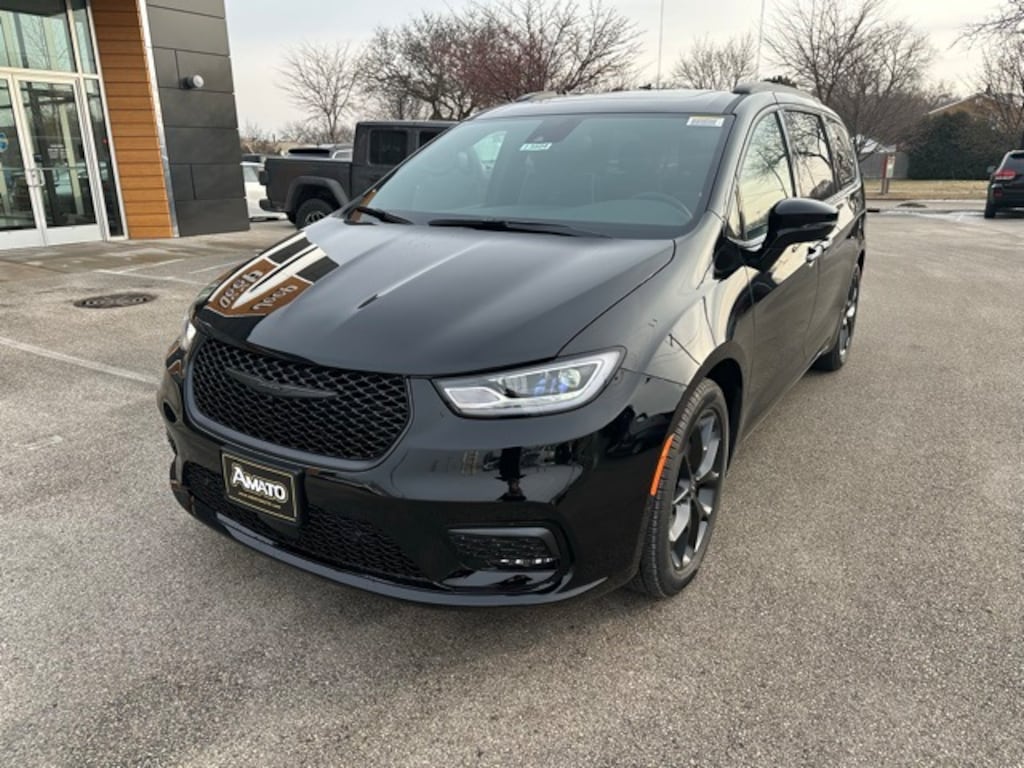 New 2026 Chrysler Pacifica LIMITED Passenger Van