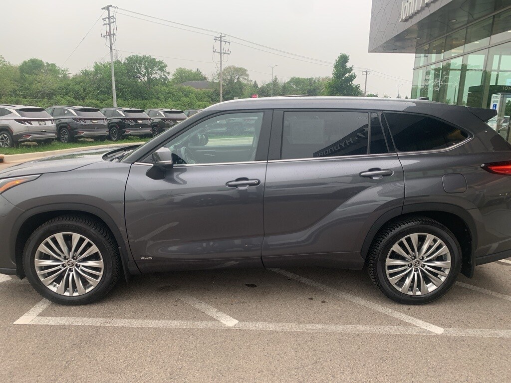 2023 Toyota Highlander Hybrid Platinum photo 2