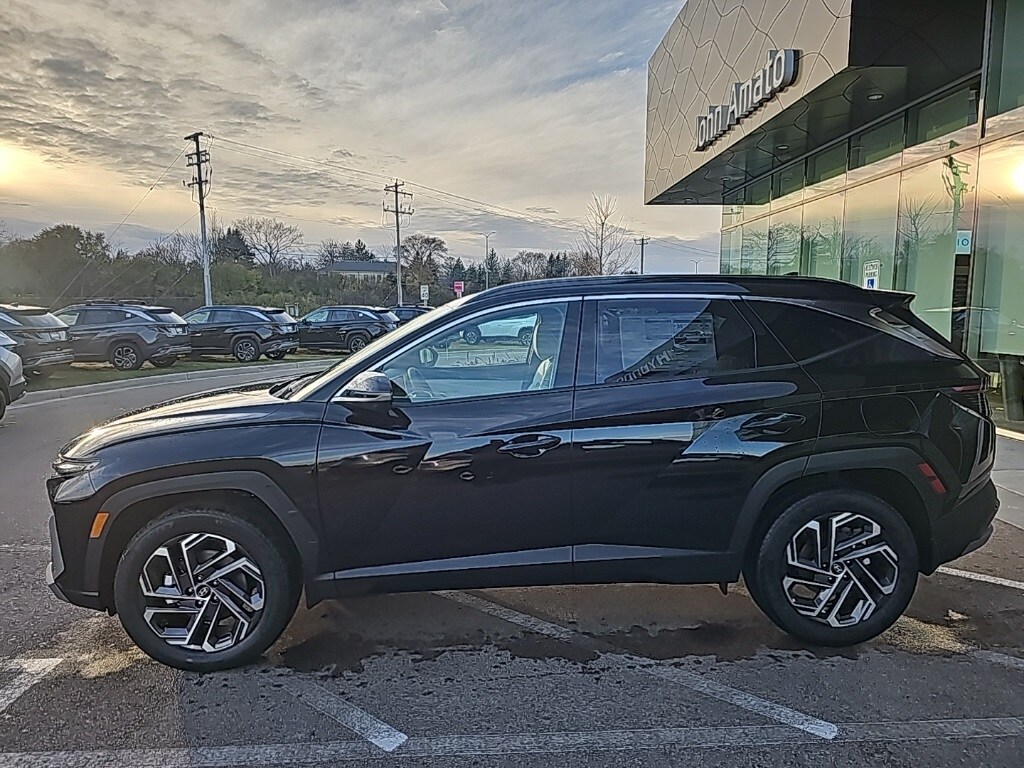 2026 Hyundai Tucson Hybrid Limited photo 2