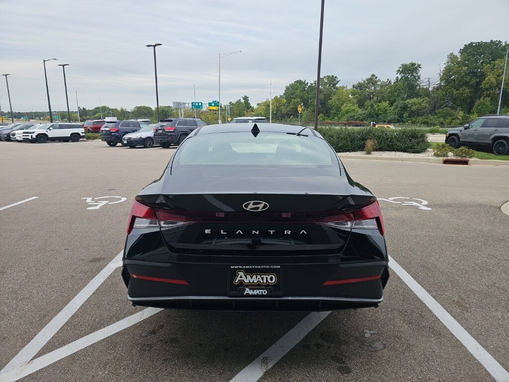 New 2026 Hyundai Elantra SE Sedan