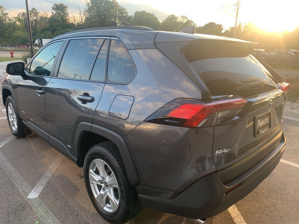 2021 Toyota RAV4 Hybrid LE photo 2
