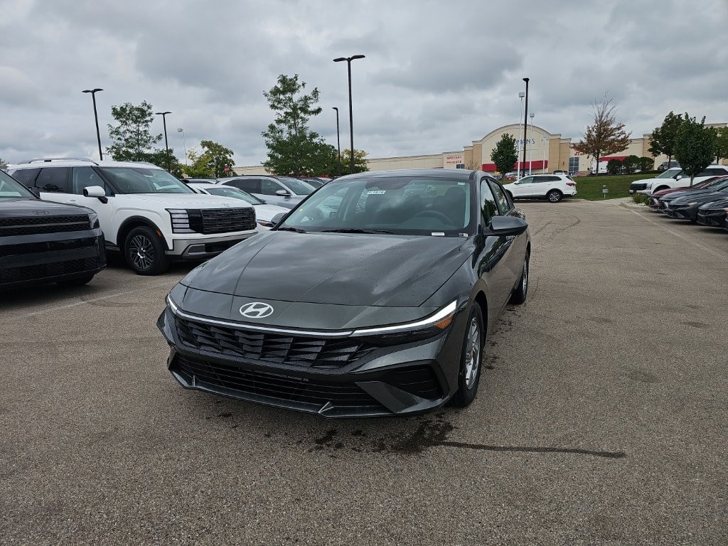 New 2026 Hyundai Elantra SE Sedan