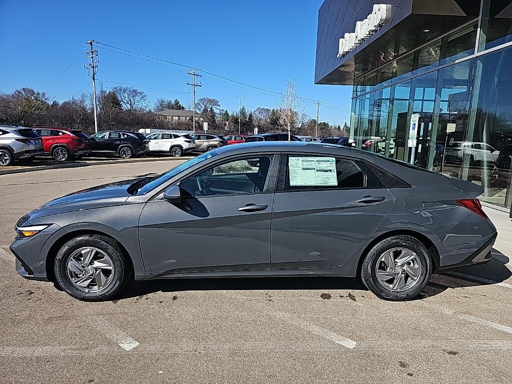 New 2026 Hyundai Elantra SE Sedan
