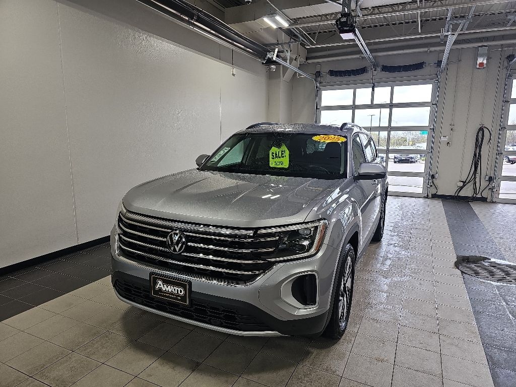 Used 2025 Volkswagen Atlas 2.0T SE w/Technology SUV