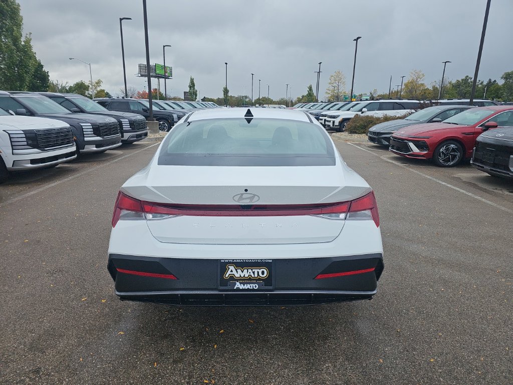 New 2026 Hyundai Elantra SE Sedan
