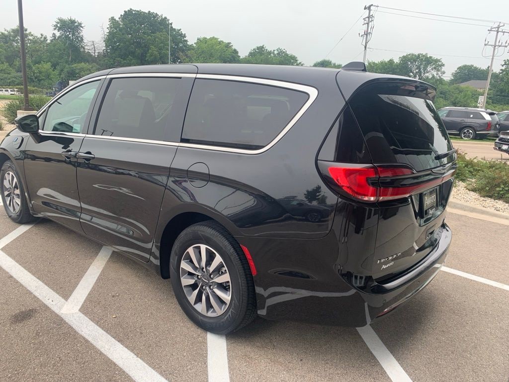 Used 2023 Chrysler Pacifica Plug-In Hybrid Touring L Van Passenger Van