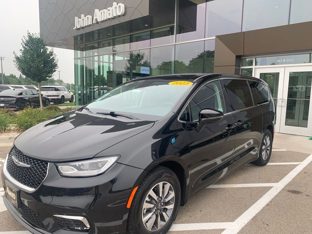 Used 2023 Chrysler Pacifica Plug-In Hybrid Touring L Van Passenger Van