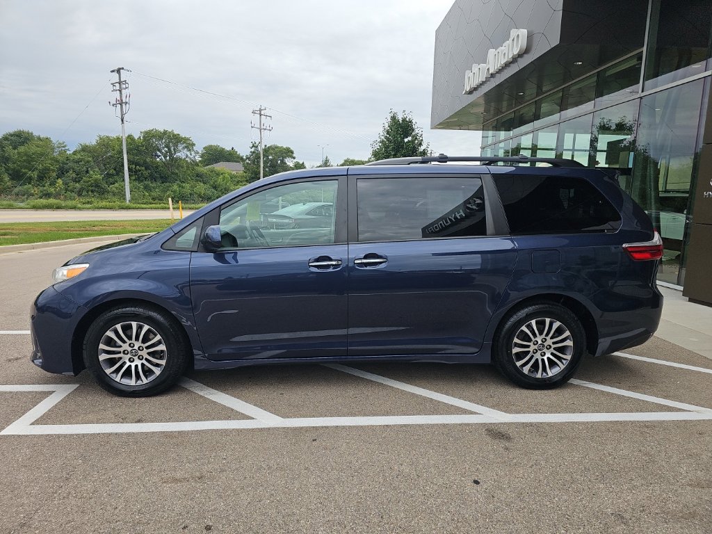 Used 2018 Toyota Sienna XLE Van Passenger Van