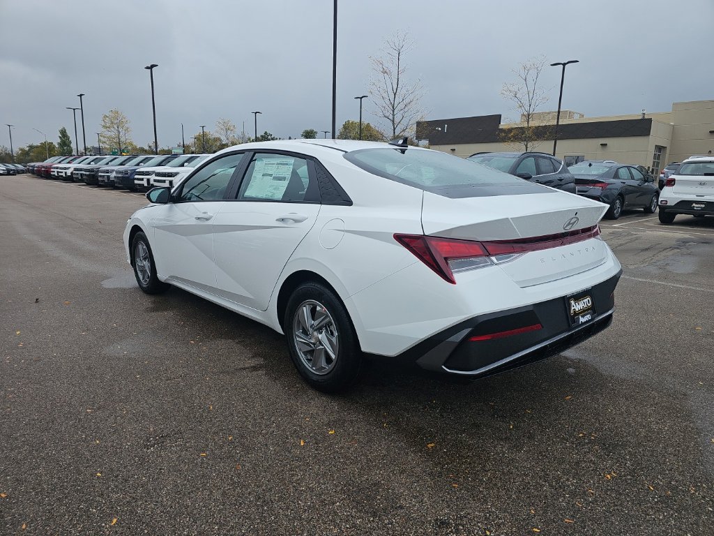 New 2026 Hyundai Elantra SE Sedan