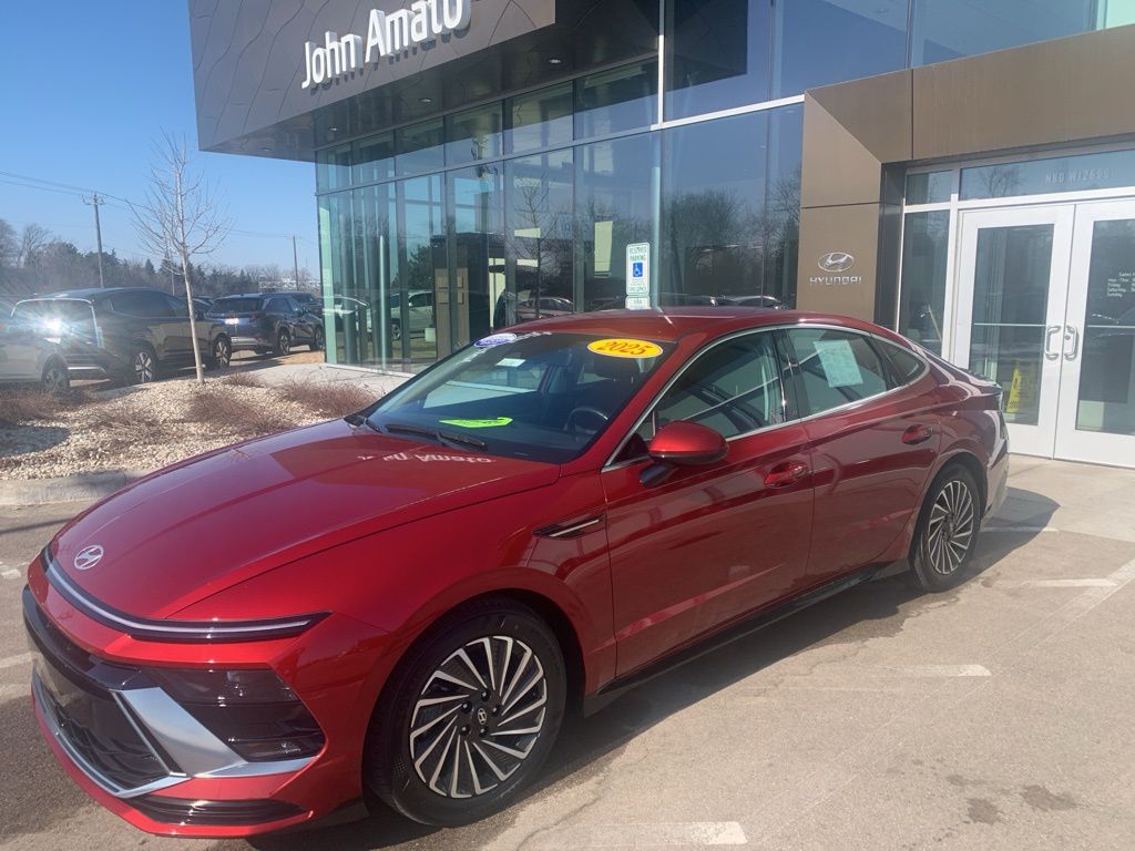 2025 Hyundai Sonata Hybrid Sedan 
