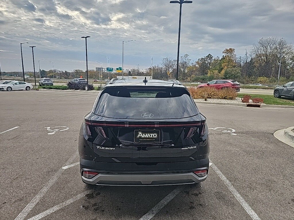 2025 Hyundai Tucson Hybrid Limited photo 2