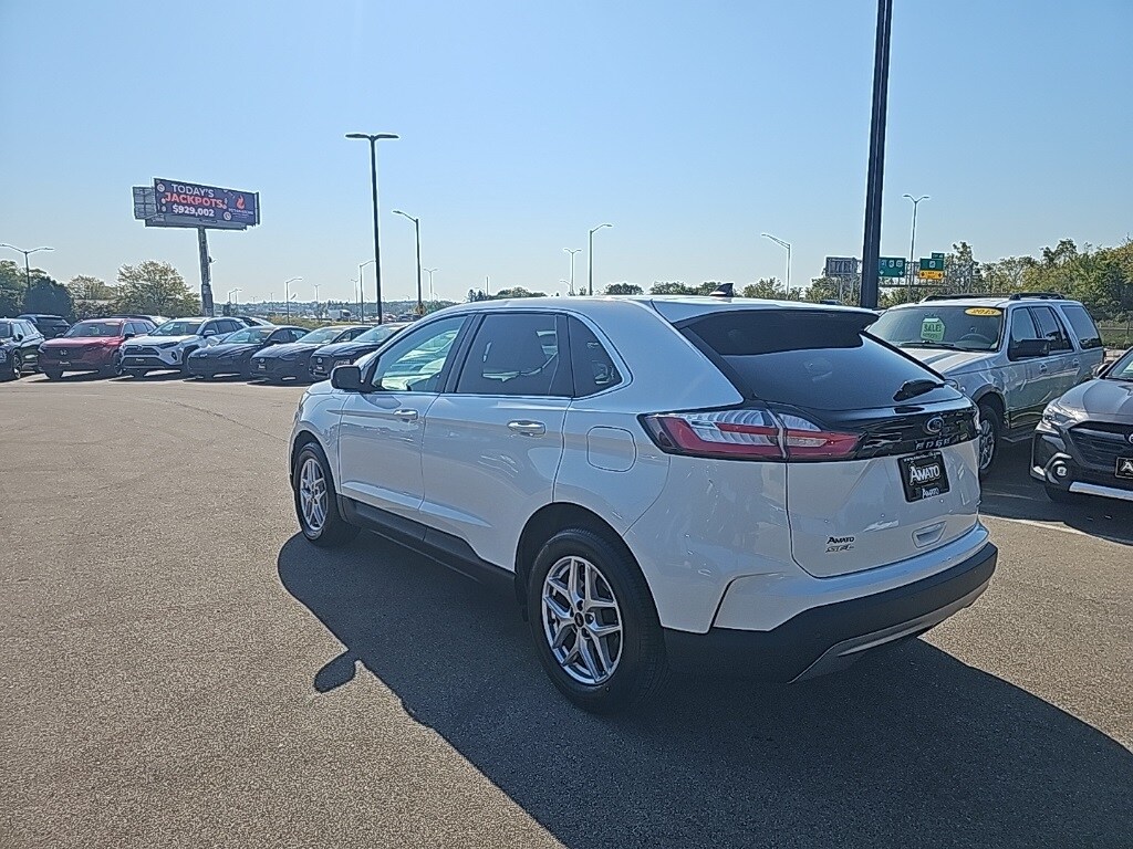 2023 Ford Edge SEL photo 3
