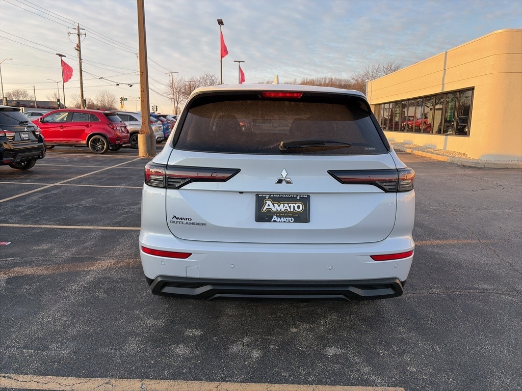 New 2026 Mitsubishi Outlander ES SUV