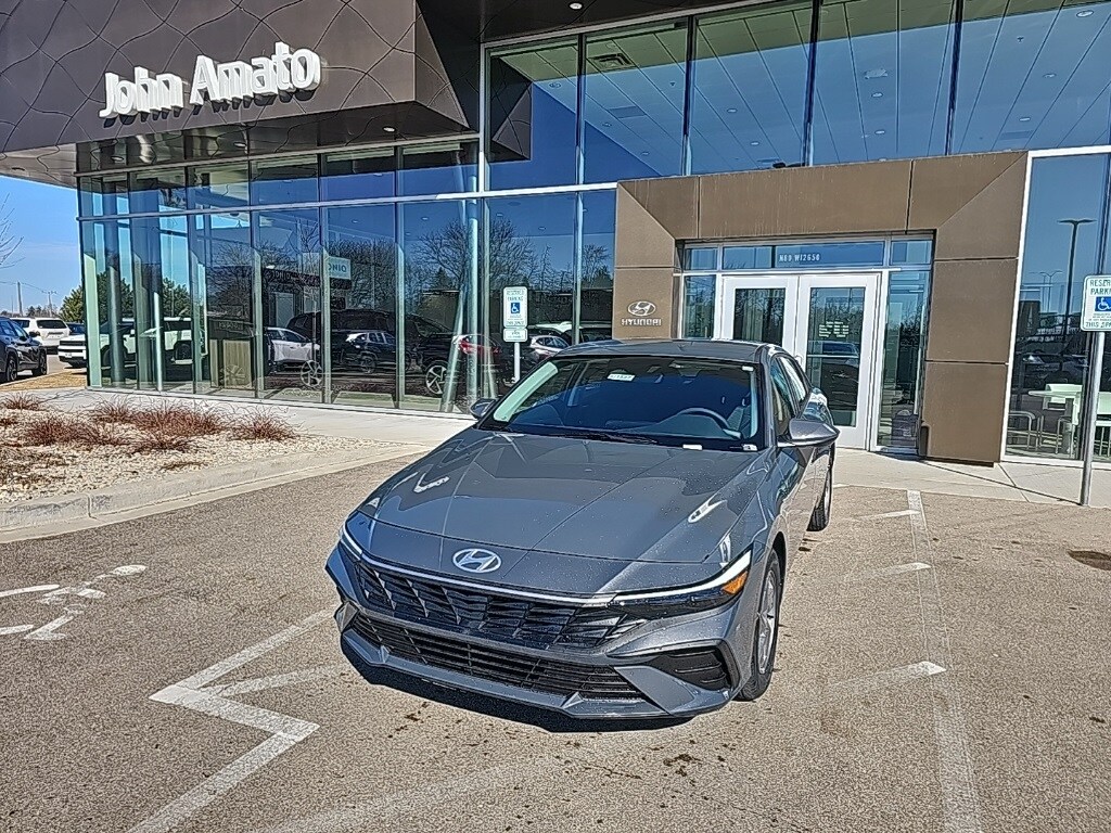New 2026 Hyundai Elantra SE Sedan
