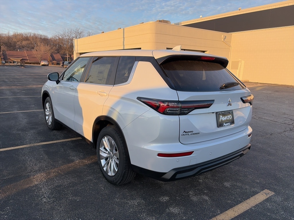 New 2026 Mitsubishi Outlander ES SUV