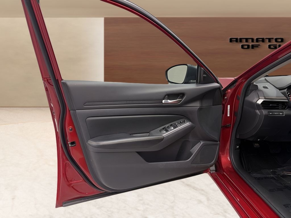 Used 2025 Nissan Altima SV Sedan