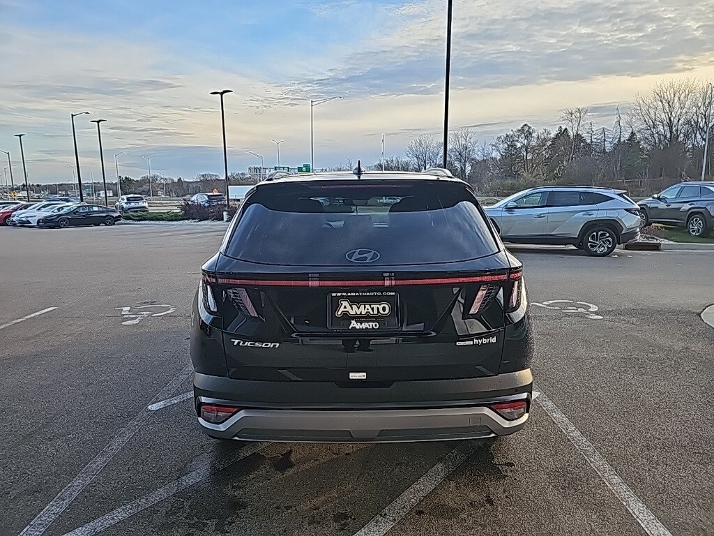 2026 Hyundai Tucson Hybrid Limited photo 4