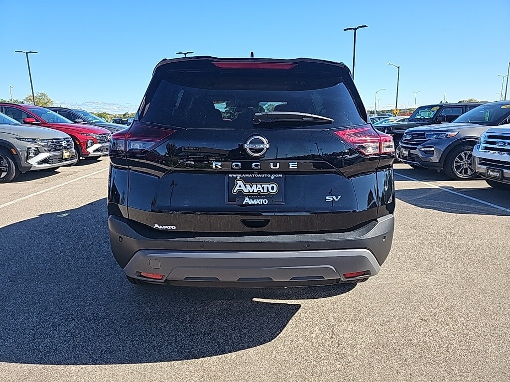2023 Nissan Rogue SV photo 4