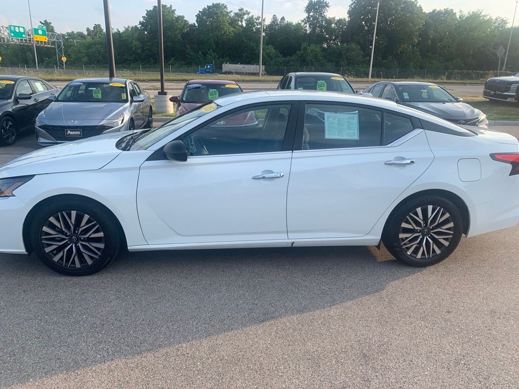 Used 2025 Nissan Altima SV Sedan