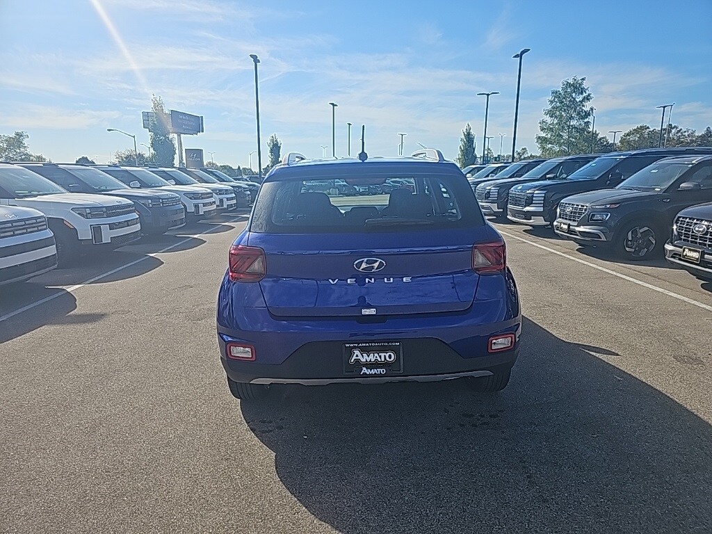 2026 Hyundai Venue SEL photo 3