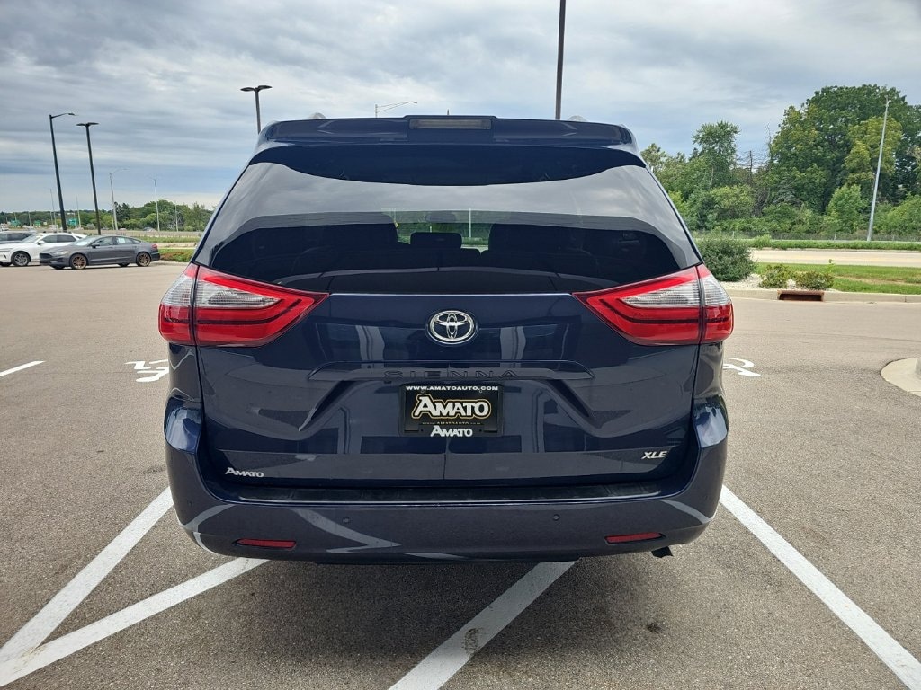 Used 2018 Toyota Sienna XLE Van Passenger Van