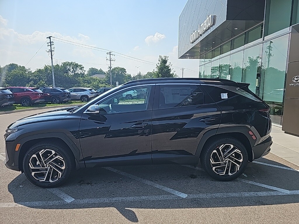 2025 Hyundai Tucson Limited photo 2