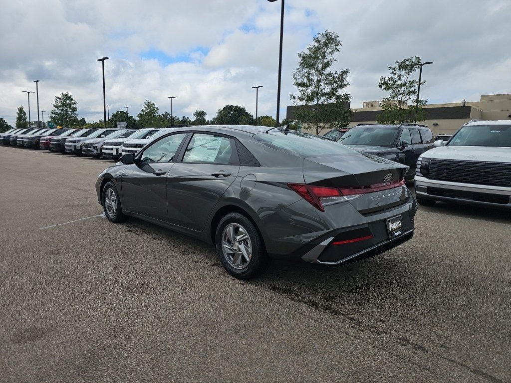 New 2026 Hyundai Elantra SE Sedan