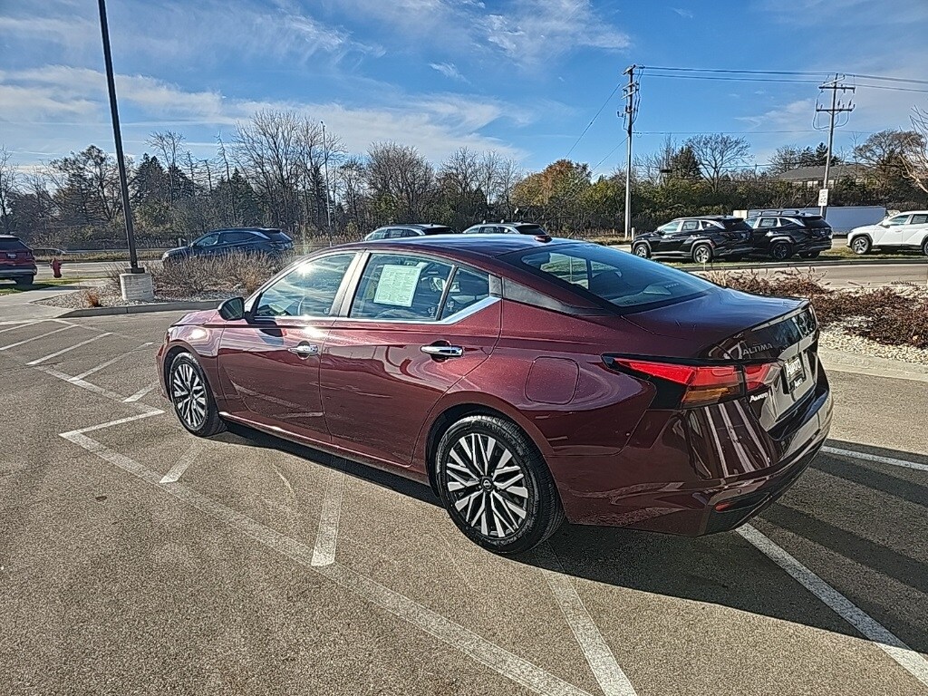2024 Nissan Altima 2.5 SV photo 2