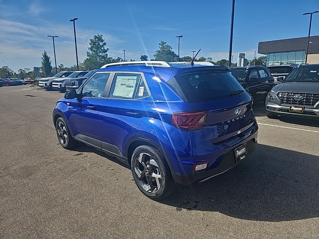 2026 Hyundai Venue SEL photo 2