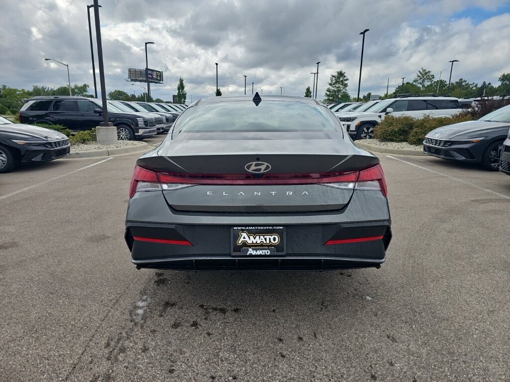 New 2026 Hyundai Elantra SE Sedan