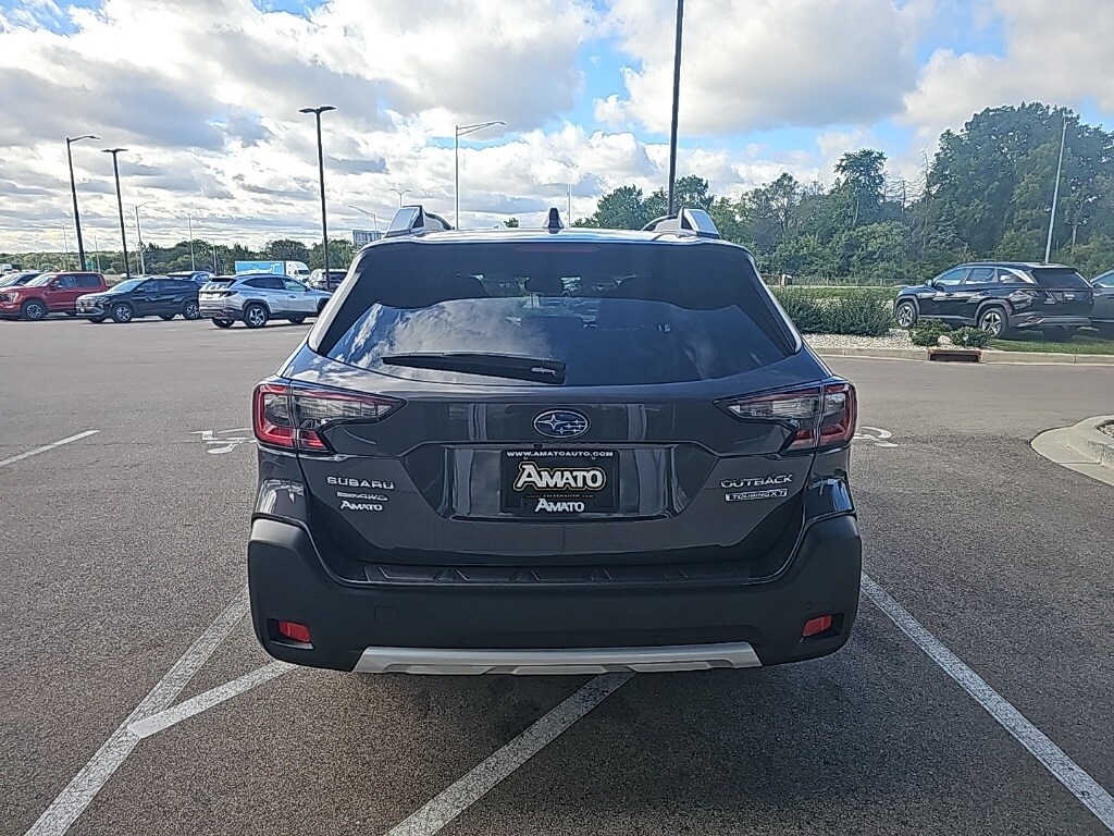 2024 Subaru Outback Touring XT photo 3