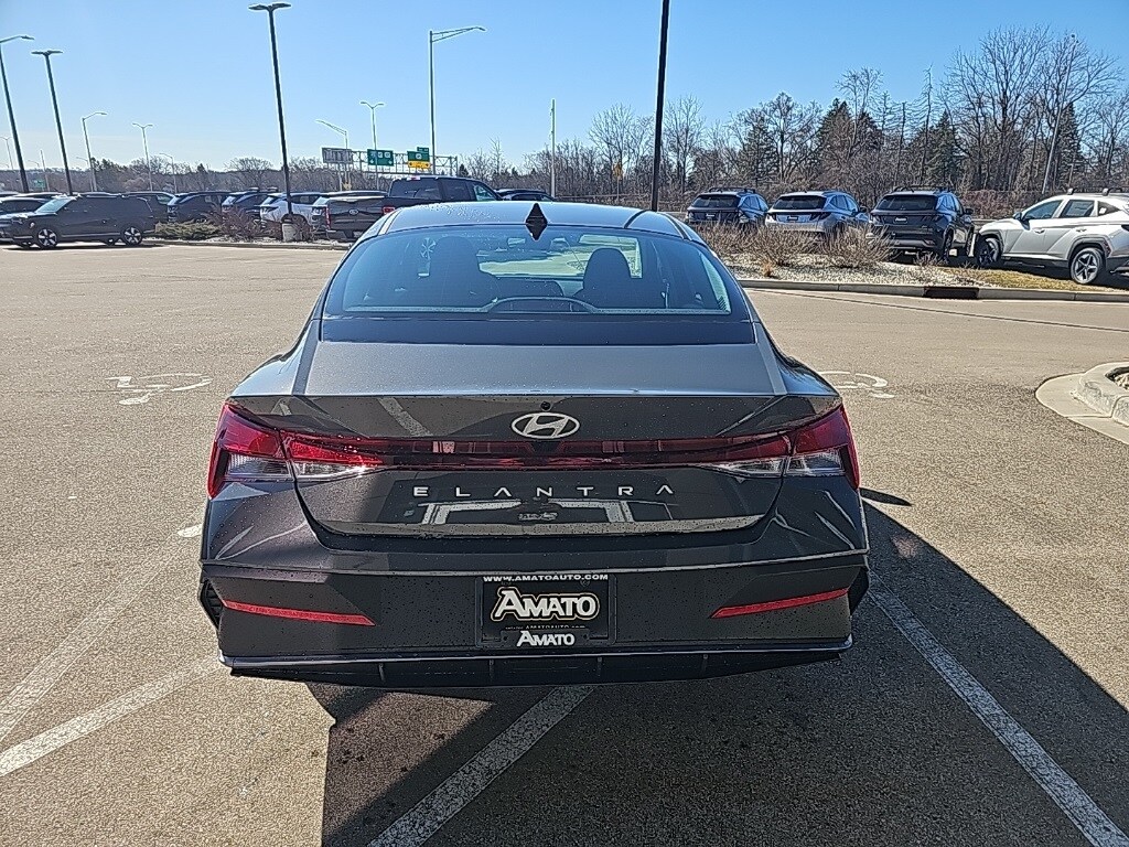 New 2026 Hyundai Elantra SE Sedan