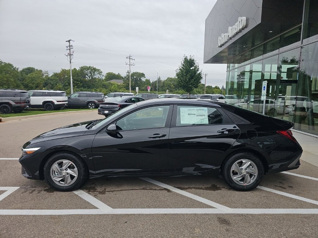 New 2026 Hyundai Elantra SE Sedan