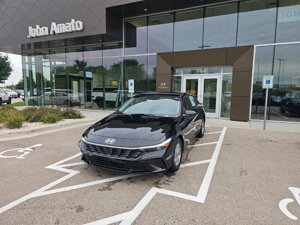 New 2026 Hyundai Elantra SE Sedan
