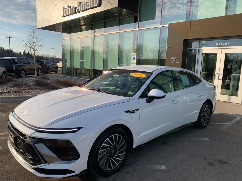 2025 Hyundai Sonata Hybrid Sedan 