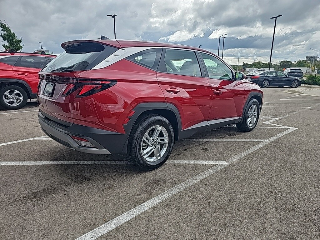 2025 Hyundai Tucson SE photo 2
