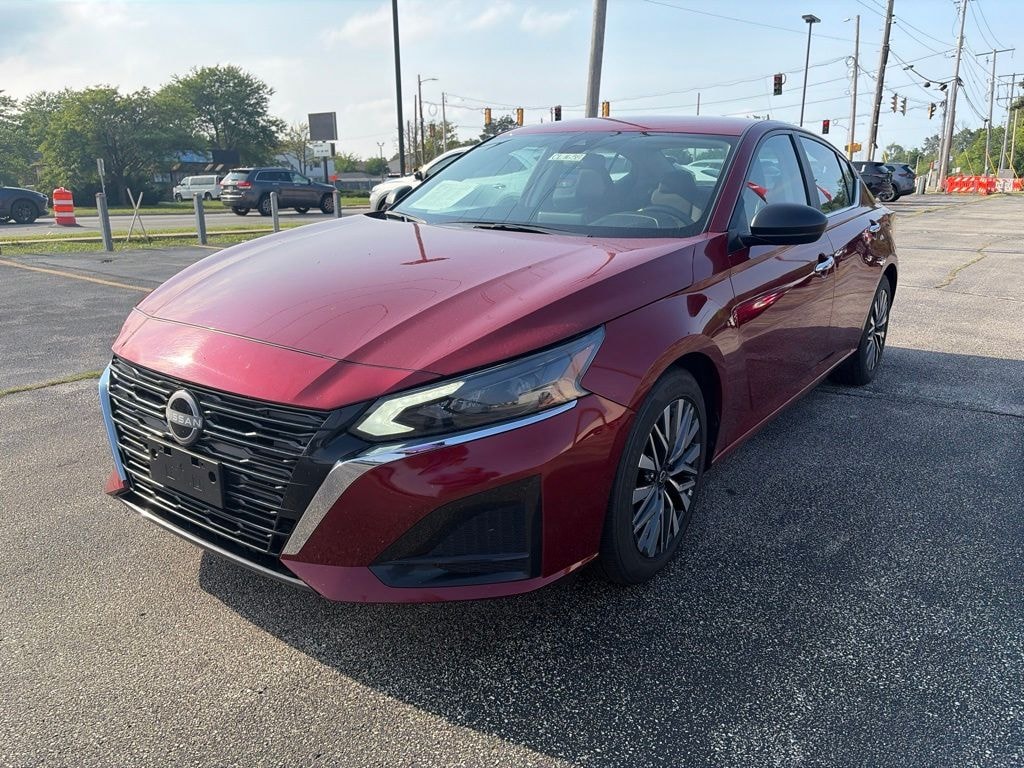 Used 2025 Nissan Altima SV Sedan