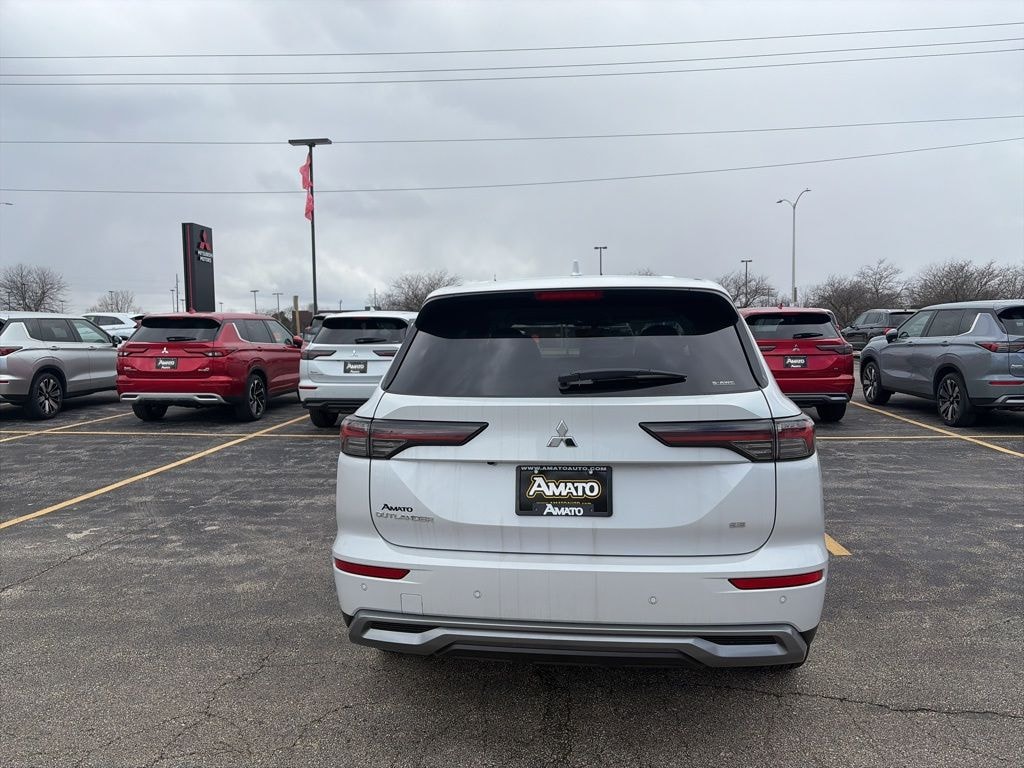 New 2026 Mitsubishi Outlander SE SUV