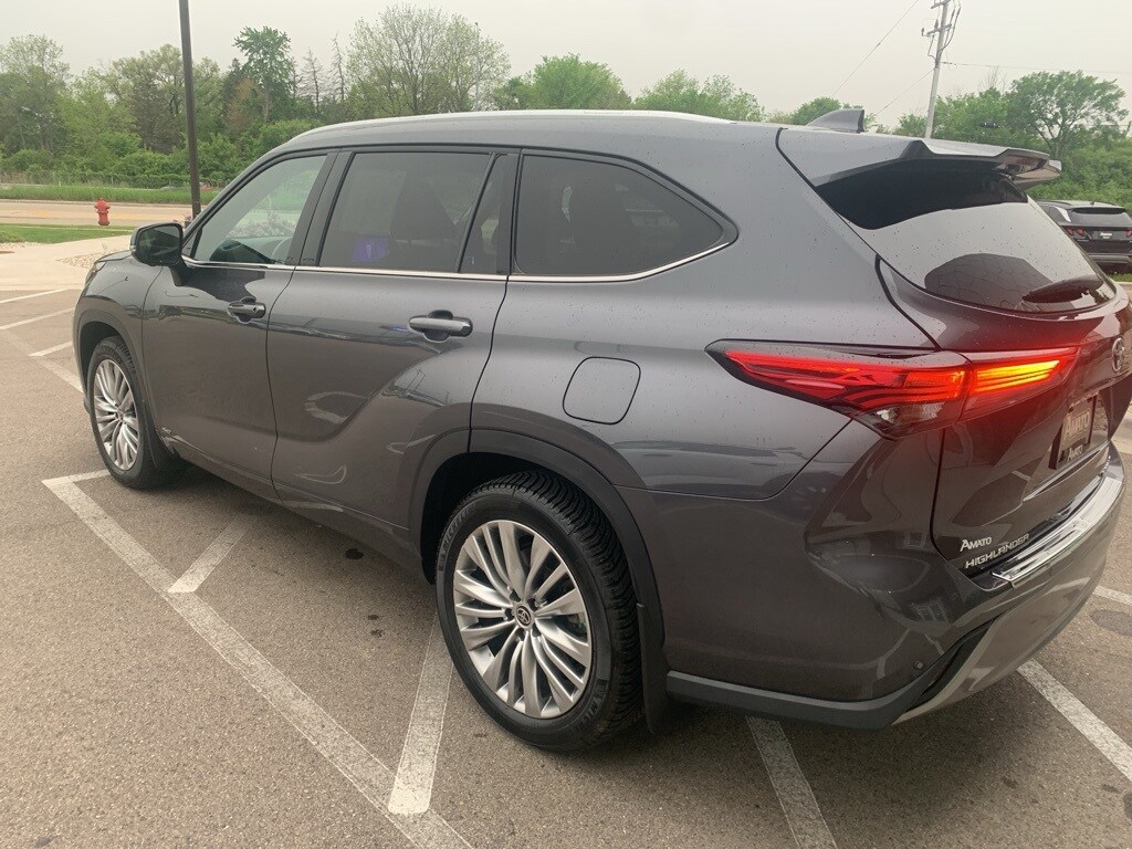 2023 Toyota Highlander Hybrid Platinum photo 3