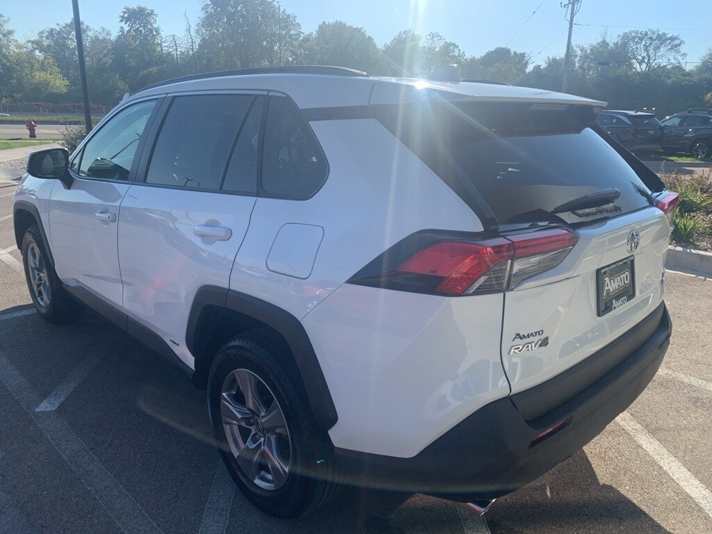 2025 Toyota RAV4 Hybrid XLE photo 3