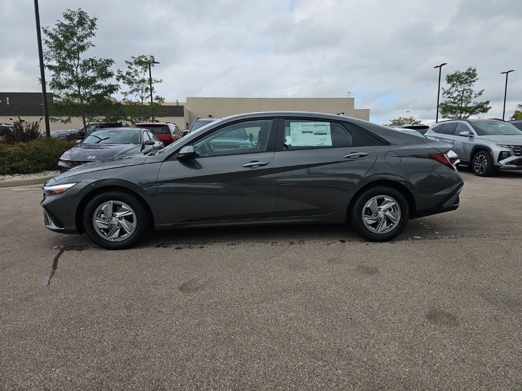New 2026 Hyundai Elantra SE Sedan