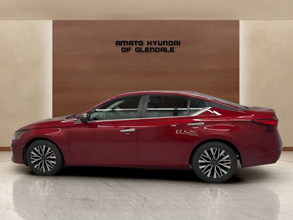 Used 2025 Nissan Altima SV Sedan