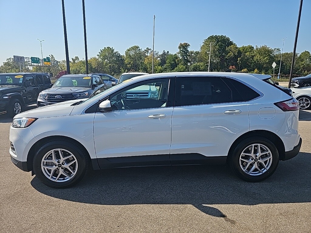 2023 Ford Edge SEL photo 2