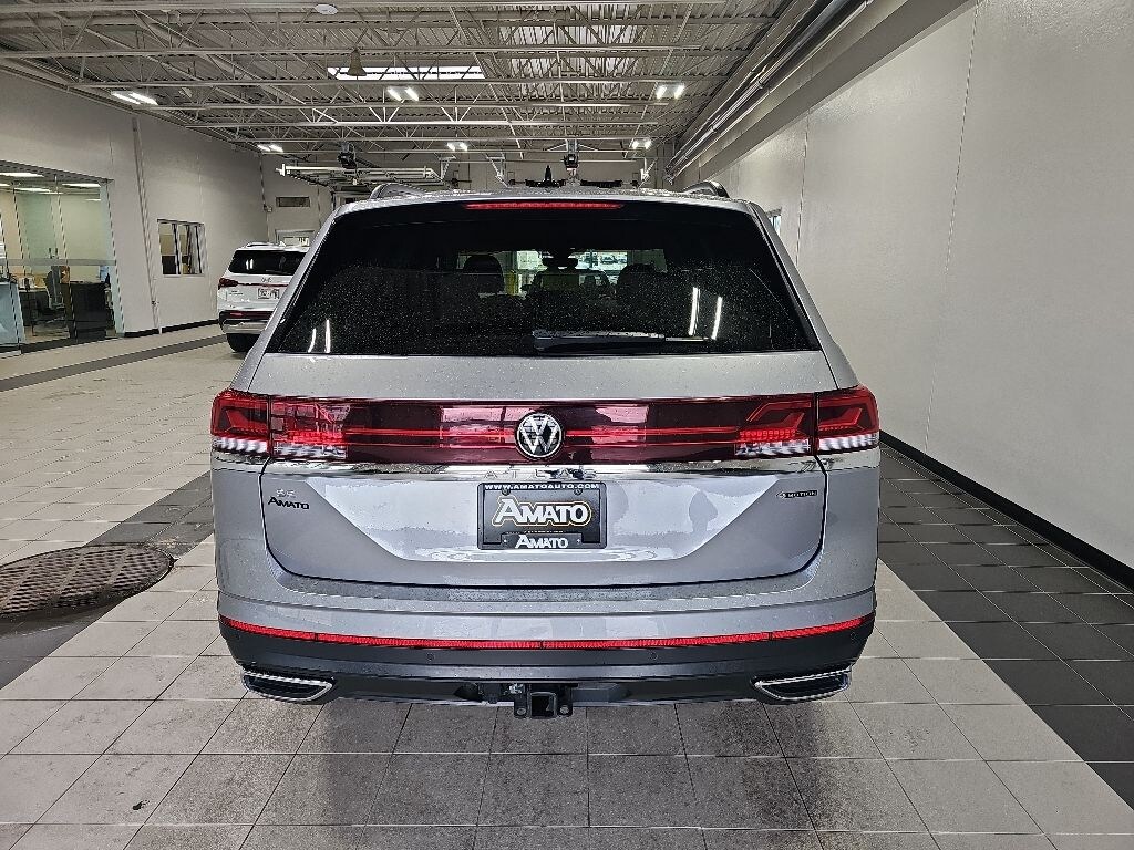 Used 2025 Volkswagen Atlas 2.0T SE w/Technology SUV