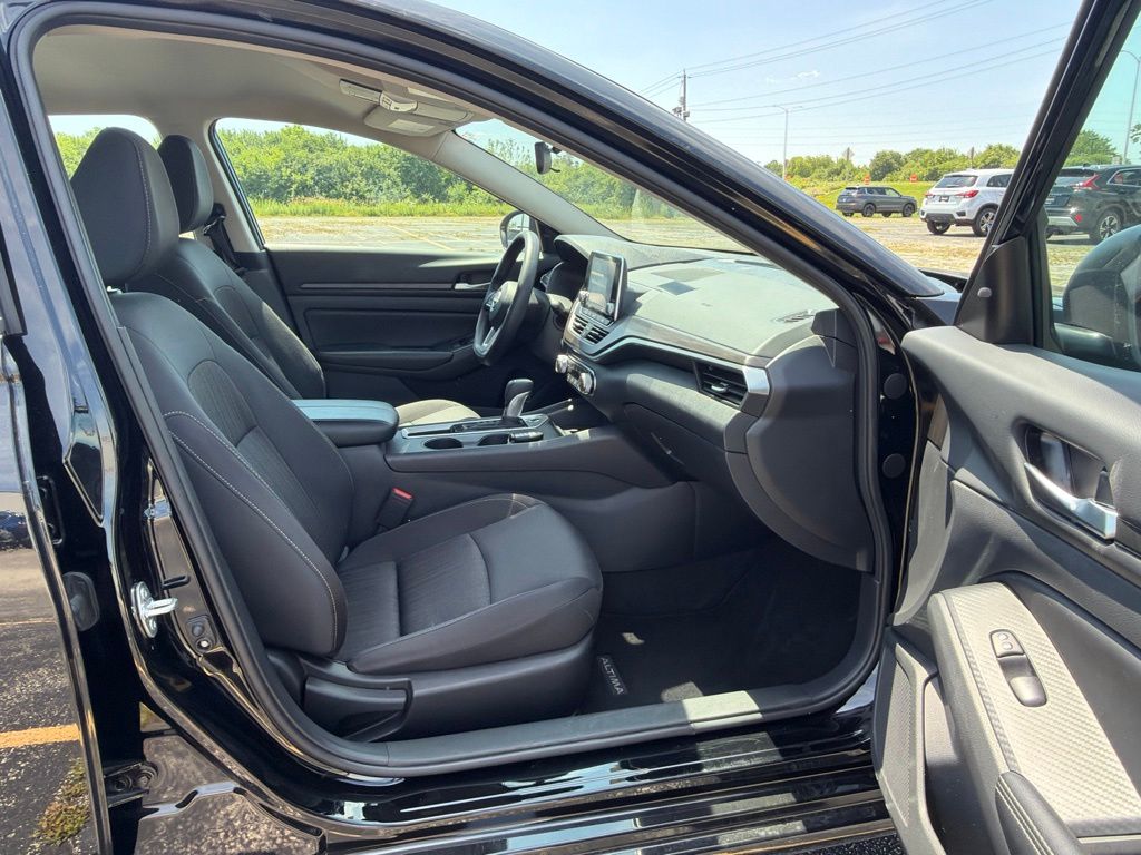 2025 Nissan Altima SV - Photo 10