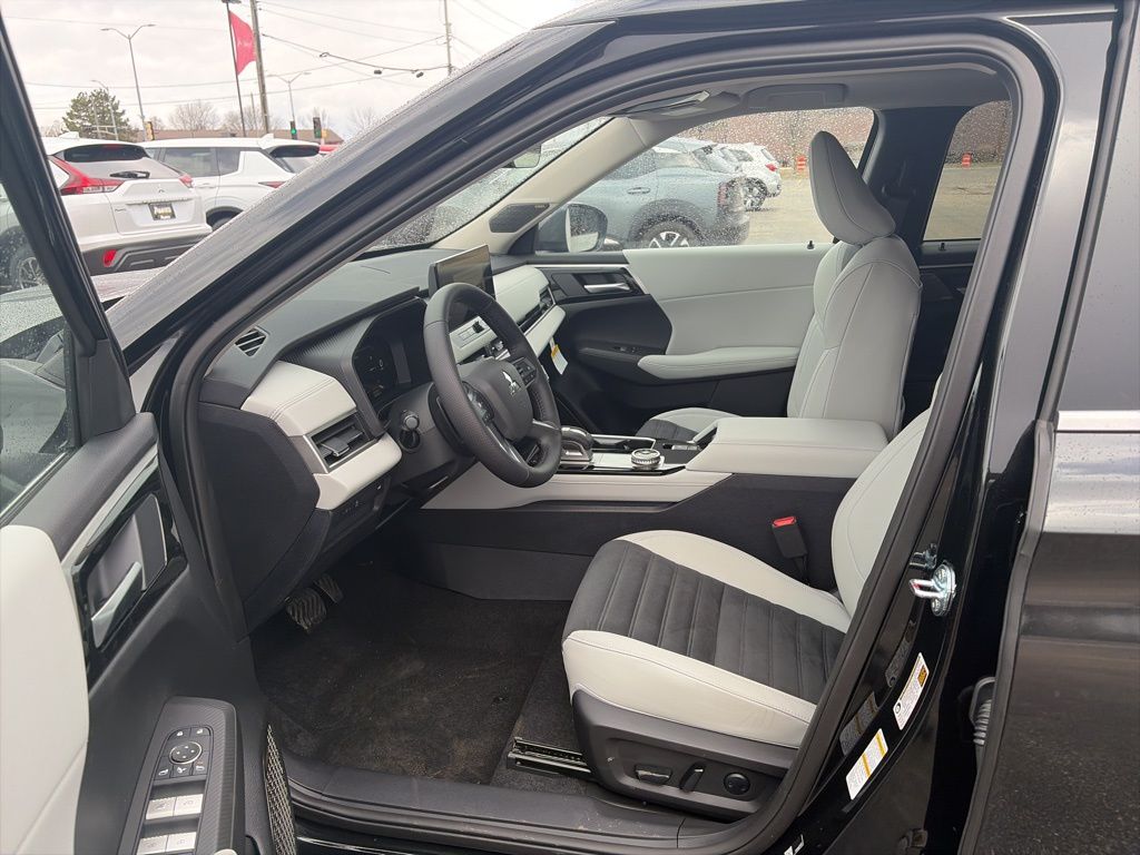 2026 Mitsubishi Outlander SE - Photo 18